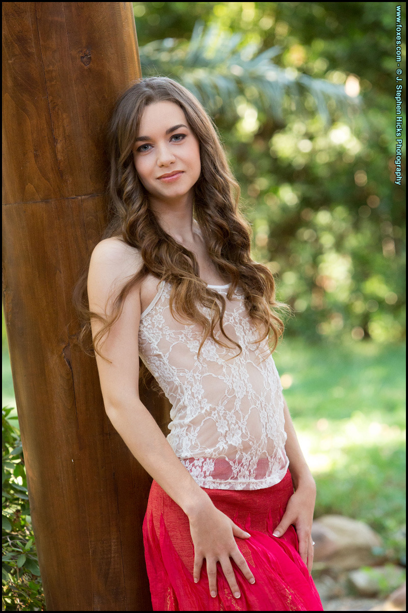 Solo Girl With Wavy Hair Tali Dova
