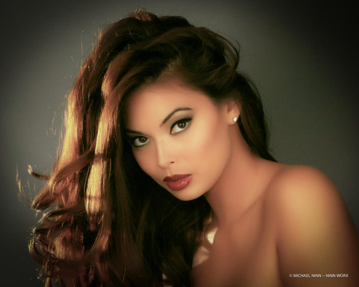 Tera Patrick Shows Off Her Buxom Breasts