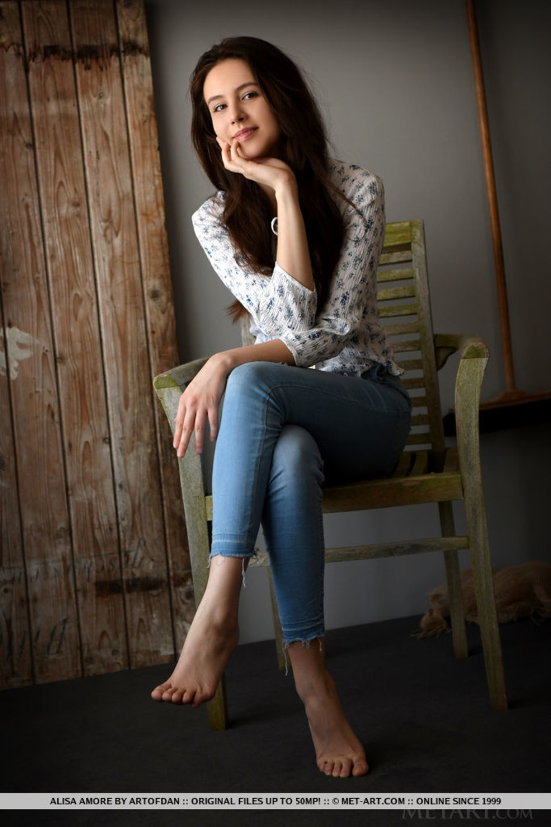 Sweet Brunette Teen Alisa Amore Removes Blue Jeans On Way To Modeling Naked