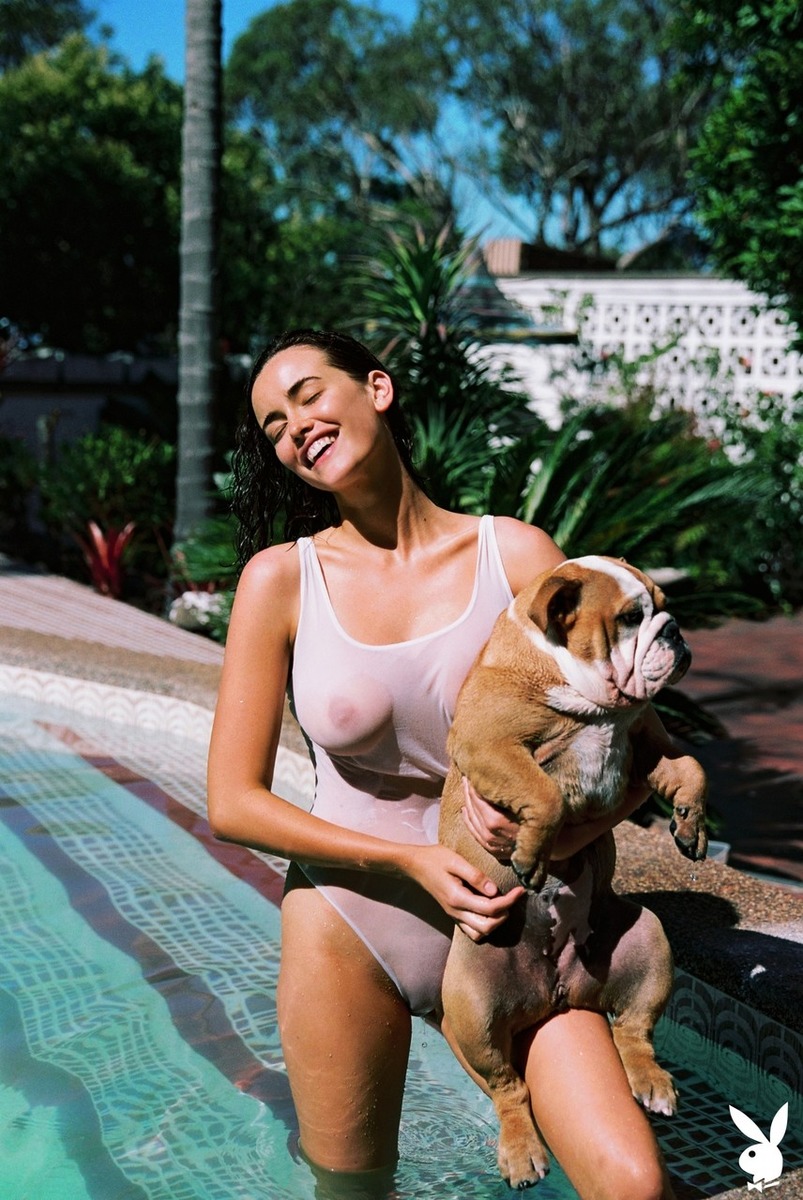 Attractive Babe Sarah Stephens Teases With Her Big Tits