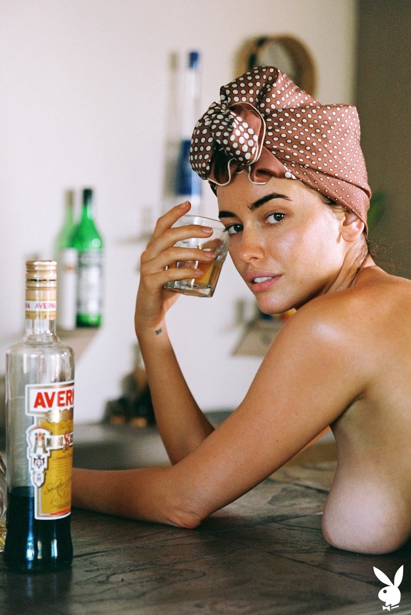 Attractive Babe Sarah Stephens Teases With Her Big Tits