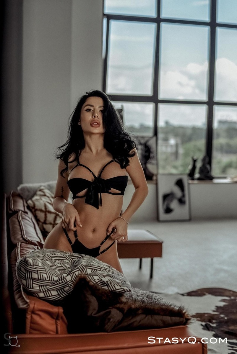 Glamour Babe Doris