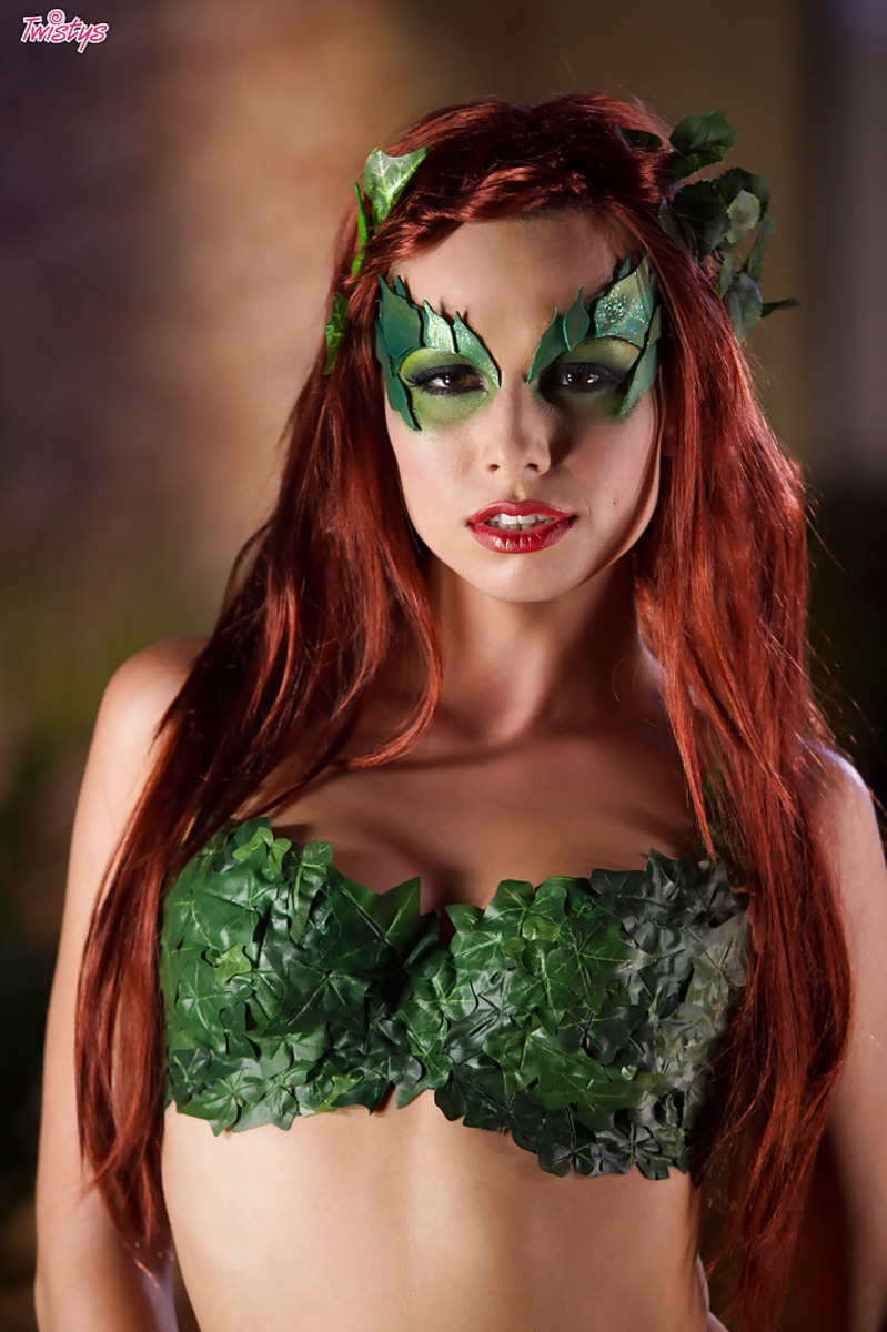 Redhead Babe Aidra Fox Revealing Big Natural