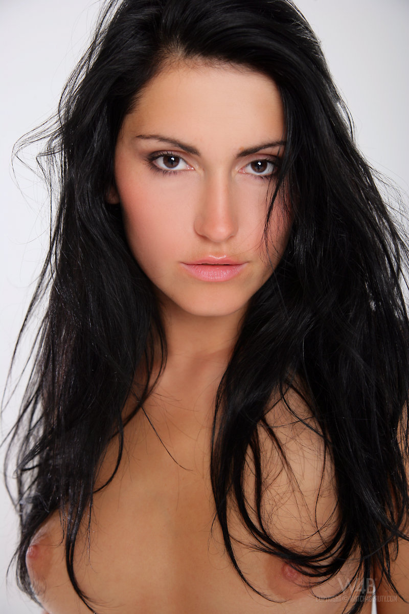 Skinny beauty Rea Rich